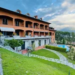 Welkhom View, Swimming Pool, Tennis Court And Private Parking *